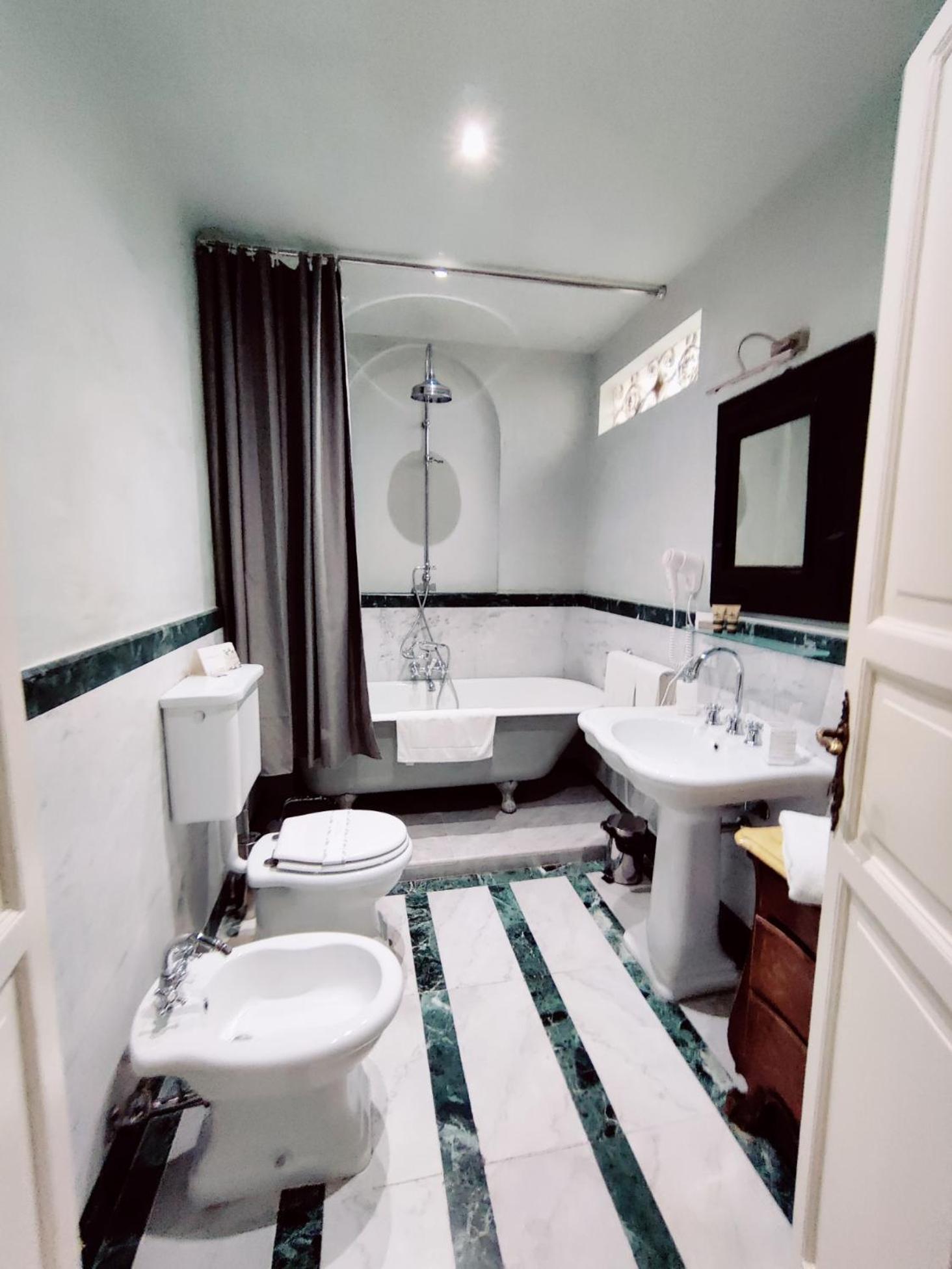 B&B "La Bottega D'Arte" Carrara Exterior photo