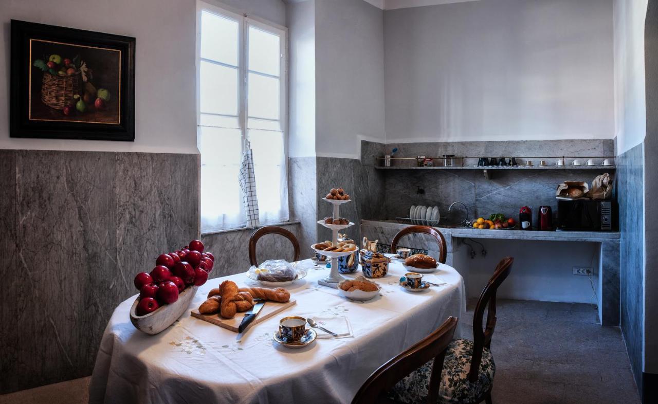 B&B "La Bottega D'Arte" Carrara Exterior photo